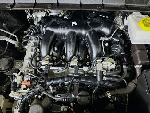 Used 2024 Nissan Pathfinder S image 32