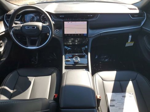 New 2025 Jeep Grand Cherokee Limited w/ Black Appearance Package image 17