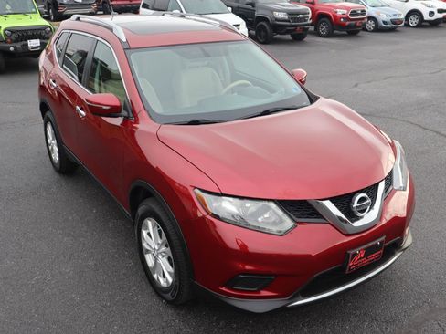 Used 2015 Nissan Rogue SV w/ SV Moonroof Package image 12