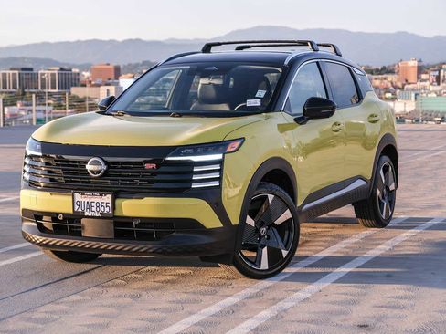 Used 2025 Nissan Kicks SR FWD image 1