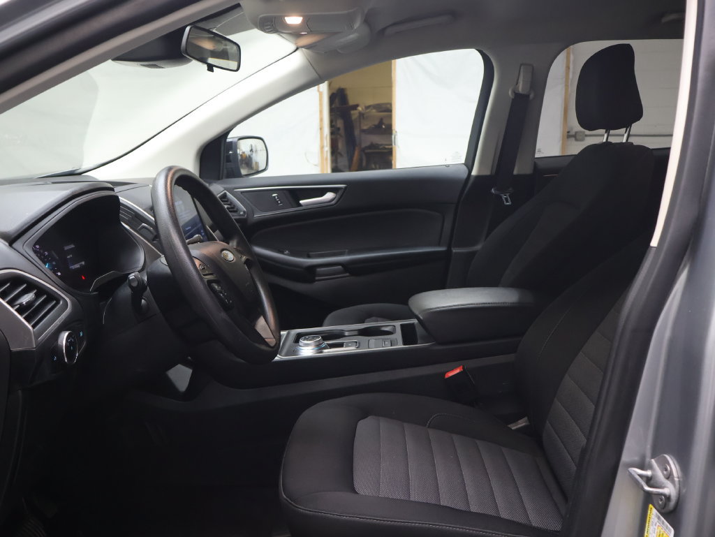 Used 2024 Ford Edge SE w/ Black Appearance Package AWD/4WD image 16