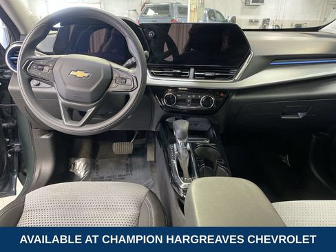 Used 2025 Chevrolet Trax LT FWD image 27