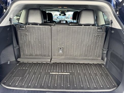 Used 2021 Toyota Highlander XLE image 28