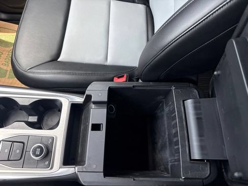 Used 2023 Ford Explorer XLT w/ Equipment Group 202A AWD/4WD image 28