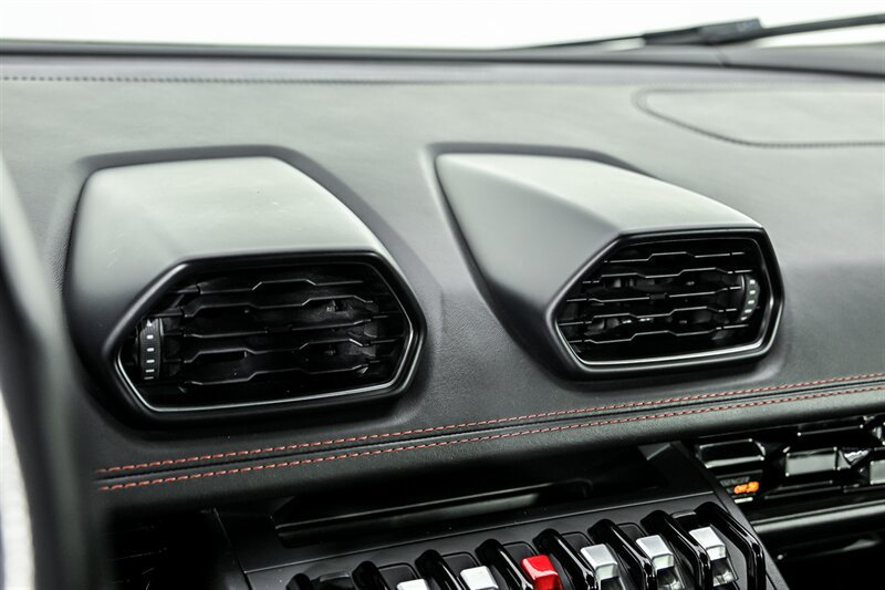 Used 2020 Lamborghini Huracan EVO RWD image 23