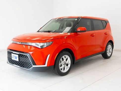 Used 2024 Kia Soul LX w/ Option Group 015 FWD image 6