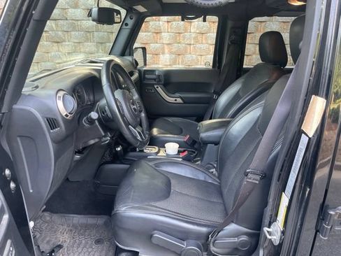 Used 2017 Jeep Wrangler Unlimited Sahara AWD/4WD image 10