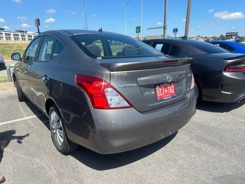 Used 2013 Nissan Versa SV w/ Convenience Pkg FWD image 4