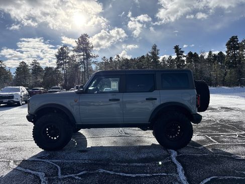 Used 2023 Ford Bronco Badlands image 7