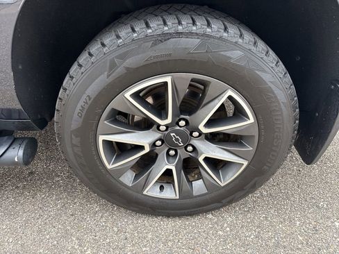 Used 2023 Chevrolet Suburban Z71 w/ Luxury Package image 9