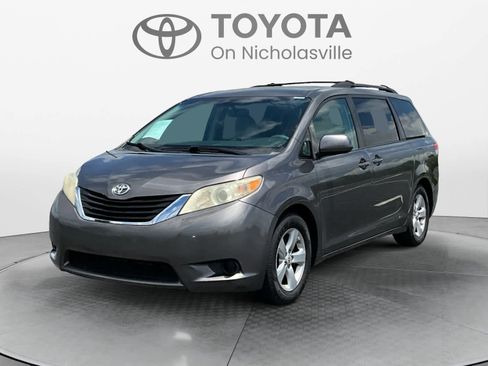 Used 2012 Toyota Sienna LE FWD image 1