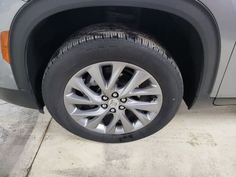 Certified 2025 Buick Enclave Preferred image 8