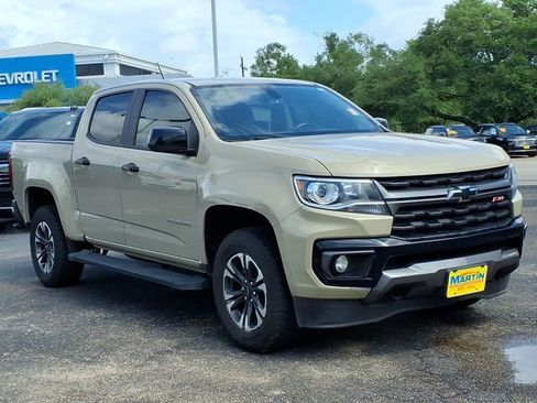 Used 2022 Chevrolet Colorado Z71 AWD/4WD image 3