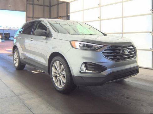 Used 2024 Ford Edge Titanium image 4