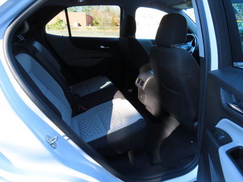 Used 2021 Chevrolet Equinox LT w/ Driver Convenience Package image 19