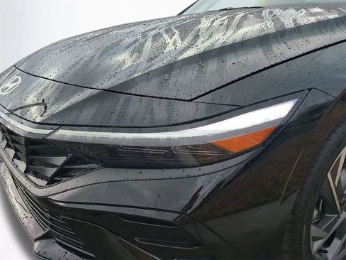 New 2026 Hyundai Elantra Limited FWD image 10