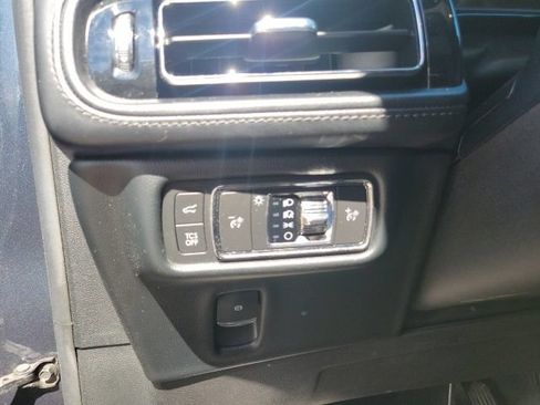 Used 2022 Lincoln Nautilus Reserve AWD/4WD image 12