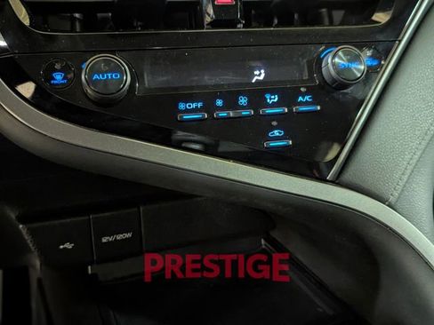 Used 2022 Toyota Camry SE image 19