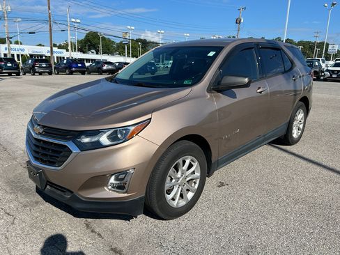 Used 2019 Chevrolet Equinox LS FWD image 1
