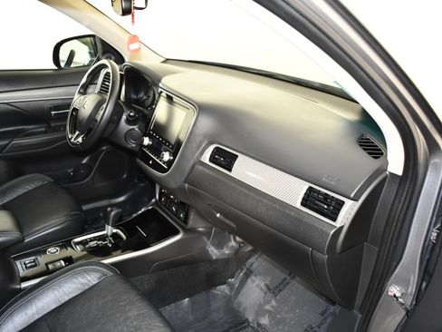 Used 2020 Mitsubishi Outlander SEL AWD/4WD image 41