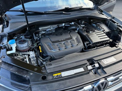 Used 2020 Volkswagen Tiguan SE image 32