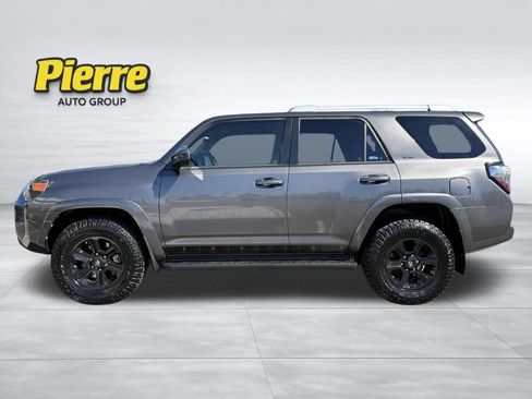 Used 2018 Toyota 4Runner SR5 AWD/4WD image 4