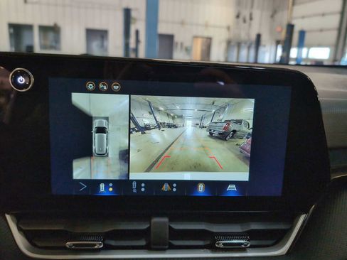 Used 2025 Chevrolet Equinox LT w/ Safety and Technology Package image 15