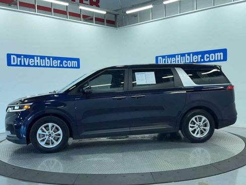 Used 2023 Kia Carnival LX FWD image 4