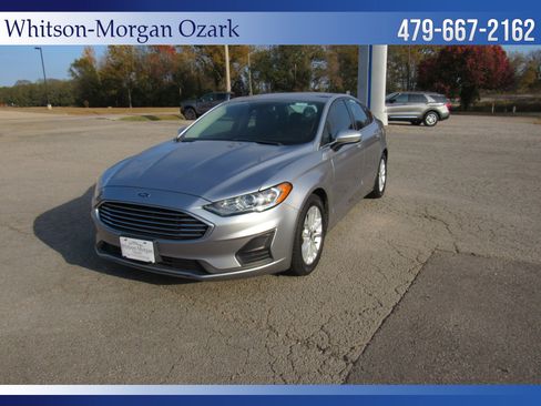Used 2020 Ford Fusion SE image 3