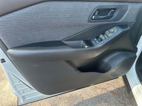 Used 2023 Nissan Rogue S AWD/4WD image 14