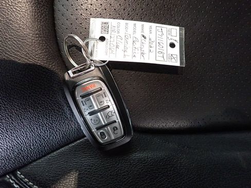 Used 2022 Chrysler Pacifica Touring-L w/ Uconnect Theater Family Group image 48