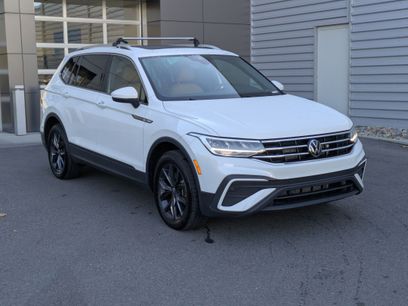 Used 2023 Volkswagen Tiguan SE w/ Panoramic Sunroof Package