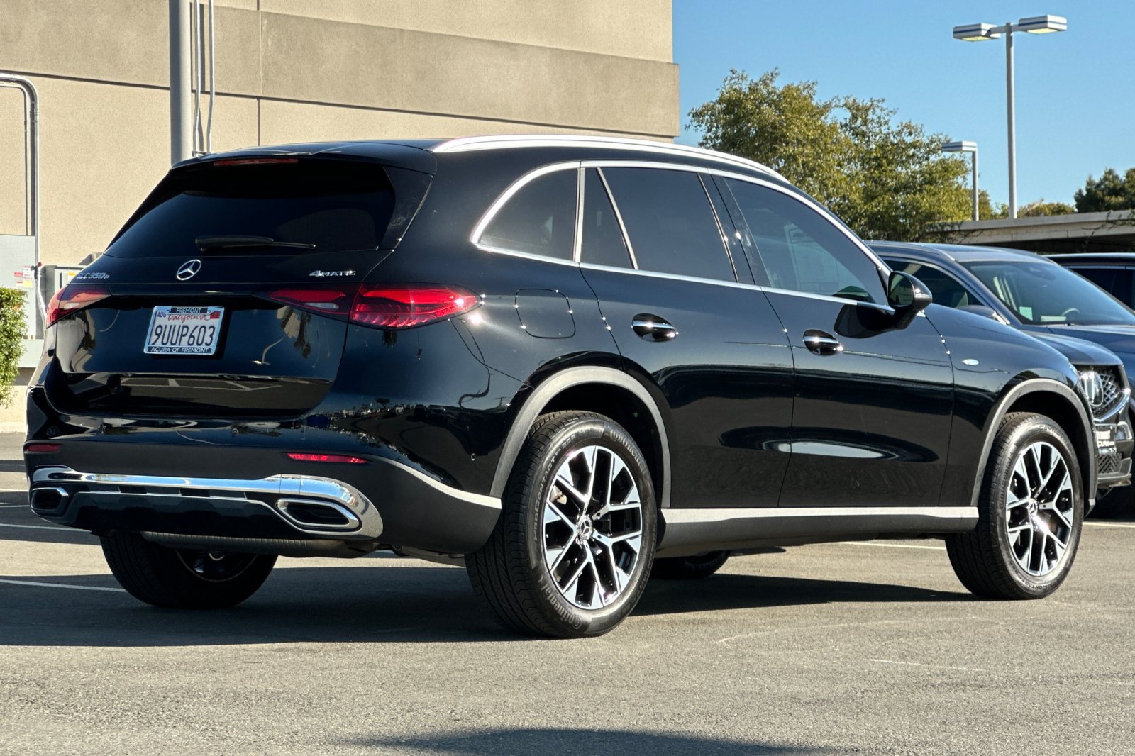Used 2025 Mercedes-Benz GLC 350e 4MATIC w/ Driver Assistance Package image 4