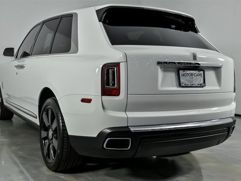 Used 2023 Rolls-Royce Cullinan w/ Leather Finishing Pack AWD/4WD image 9
