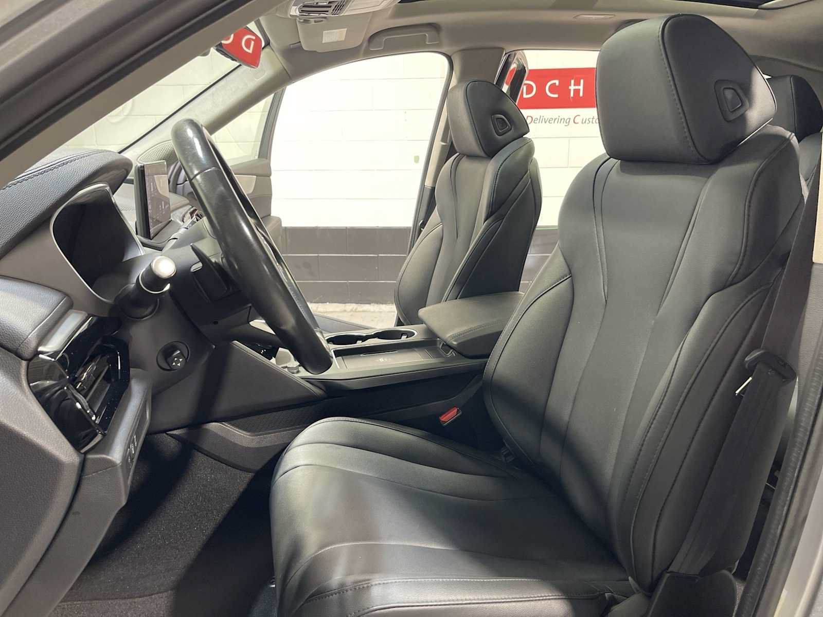Used 2025 Acura MDX SH-AWD image 11