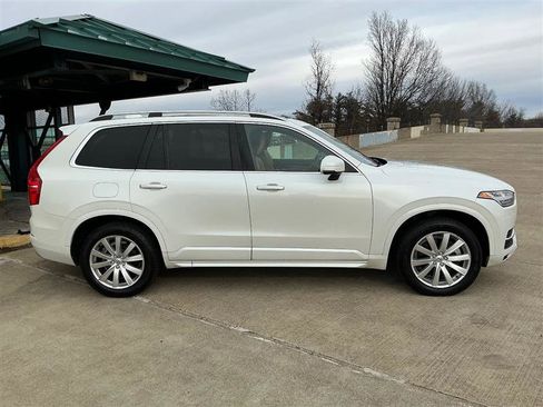 Used 2018 Volvo XC90 T6 Momentum w/ Momentum Plus Package image 8