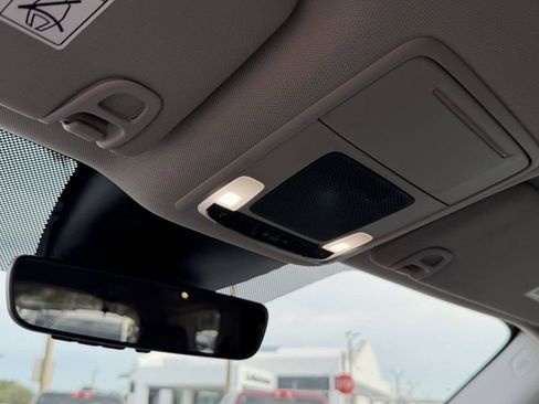 Used 2025 Honda Pilot EX-L image 32