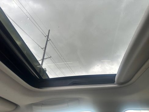 Used 2013 Lexus CT 200h w/ Premium Pkg w/Navigation FWD image 20