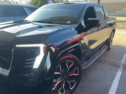 Used 2025 GMC Sierra EV Denali AWD/4WD image 2