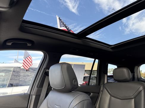 Used 2025 Cadillac XT6 Premium Luxury image 31