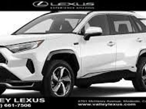 Used 2023 Toyota RAV4 XLE Premium FWD image 3