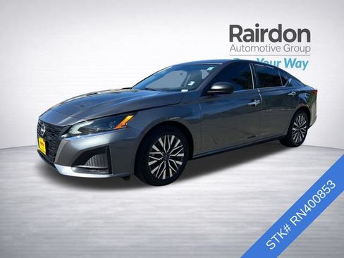 Used 2024 Nissan Altima 2.5 SV FWD image 3