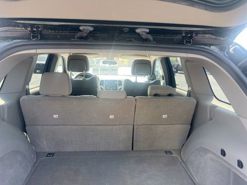 Used 2011 Jeep Grand Cherokee Laredo w/ Trailer Tow Group AWD/4WD image 19