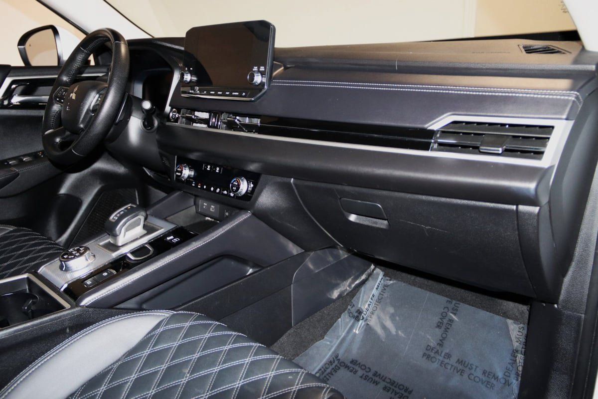 Used 2024 Mitsubishi Outlander 4WD Plug-In Hybrid image 62