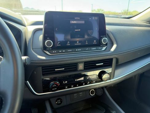 Certified 2025 Nissan Rogue SV FWD image 18