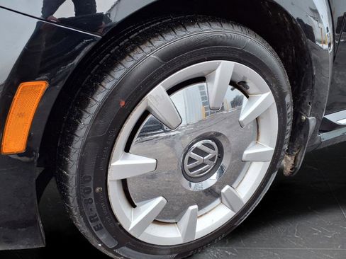 Used 2018 Volkswagen Beetle 2.0T SE w/ SE Premium Package image 9