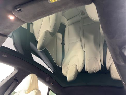 Used 2022 Tesla Model S Plaid image 12