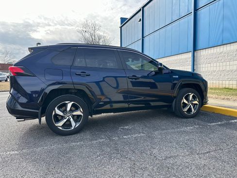 Used 2023 Toyota RAV4 SE image 4