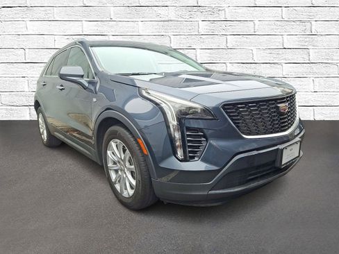 Used 2021 Cadillac XT4 Luxury w/ Cold Weather Package image 2