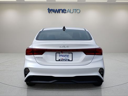 Used 2023 Kia Forte LXS w/ LXS Technology Package FWD image 5